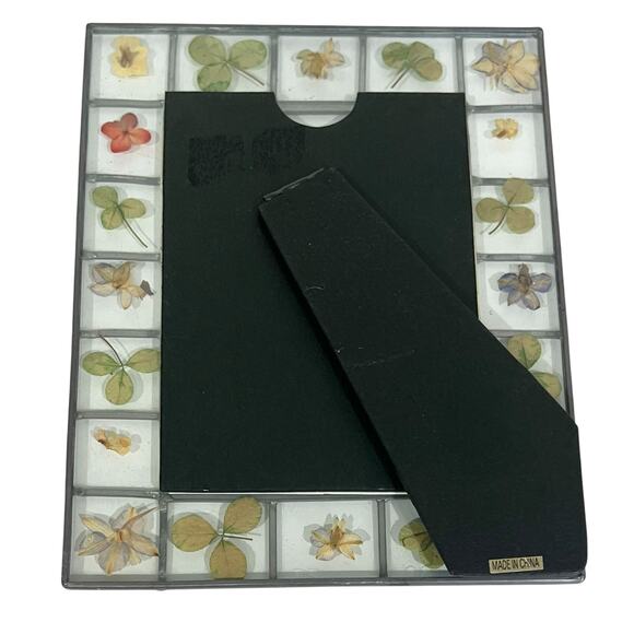 Vintage Leaded Stained Glass Pressed Flowers 5x7” Photo Frame Tabletop
Easel - Picture 2 of 3